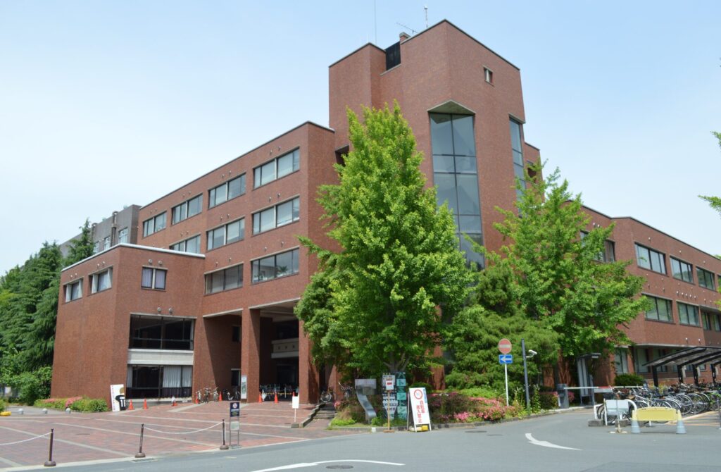 京都工芸繊維大学の校舎